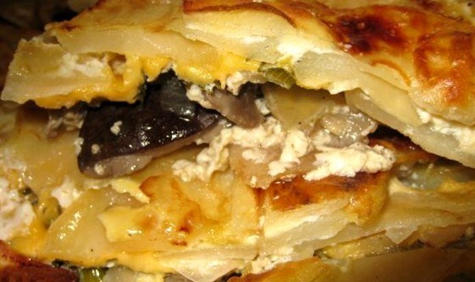 Картофельная запеканка с грибами и сыром