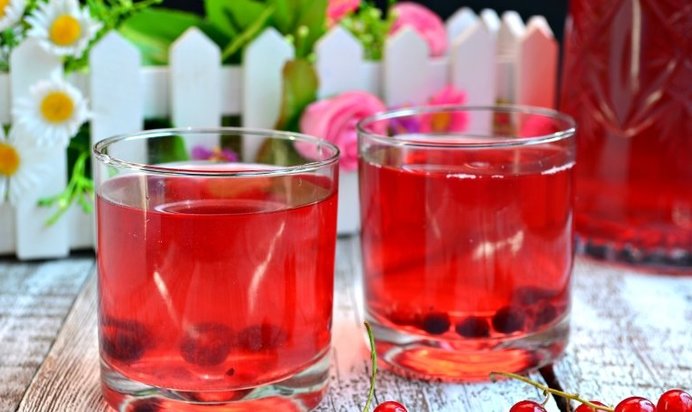 Компот из красной и черной смородины