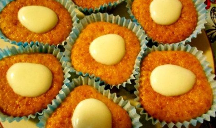 Кексы в бумажных формочках
