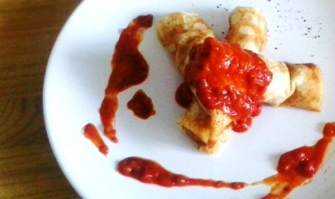 Блинчики с мясом в томатном соусе