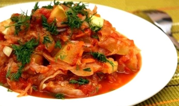 Овощное рагу с капустой и картофелем