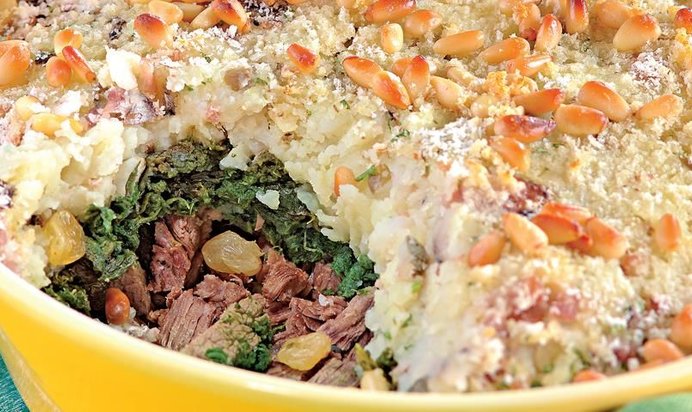 Картофельная запеканка с мясом и шпинатом