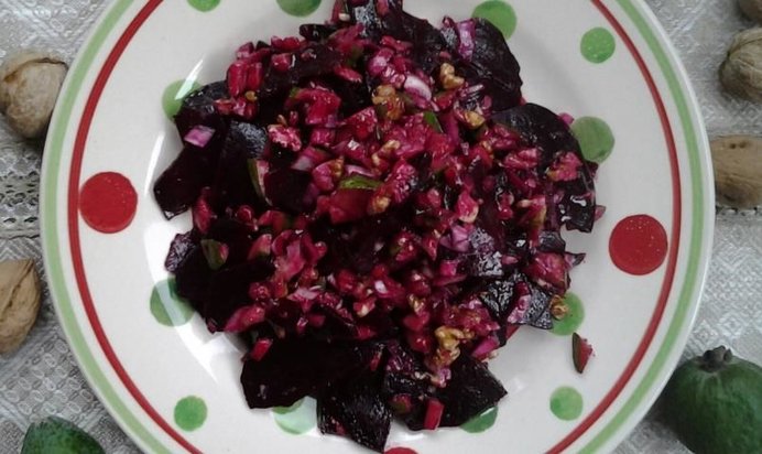 Салат со свеклой и фейхоа