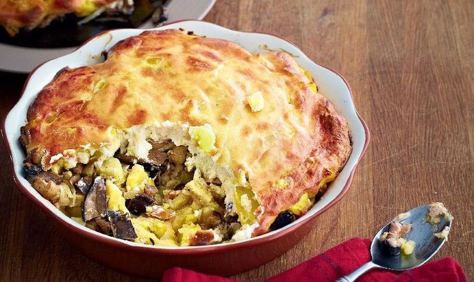 Запеканка из соленых грибов и картофеля