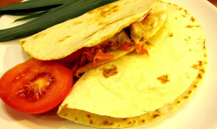 Тортилья с курицей и овощами