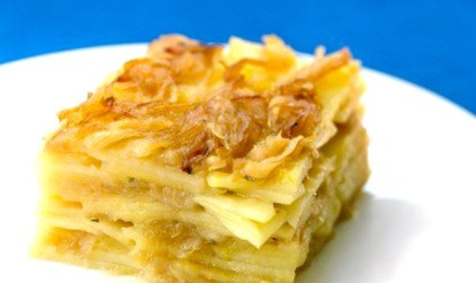 Запеканка из молодого картофеля, грибов и козьего сыра по‑итальянски