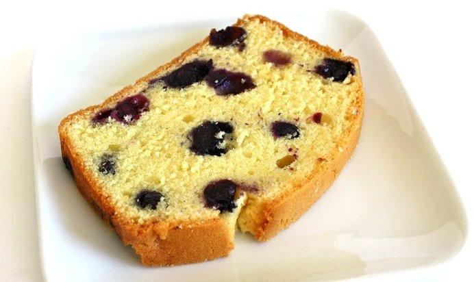 Творожный кекс с голубикой