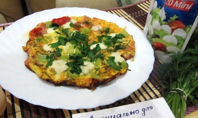 Яичница с моцареллой и зеленью