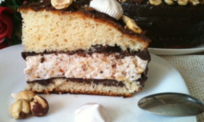 Торт с нежной, зефирно-ореховой начинкой