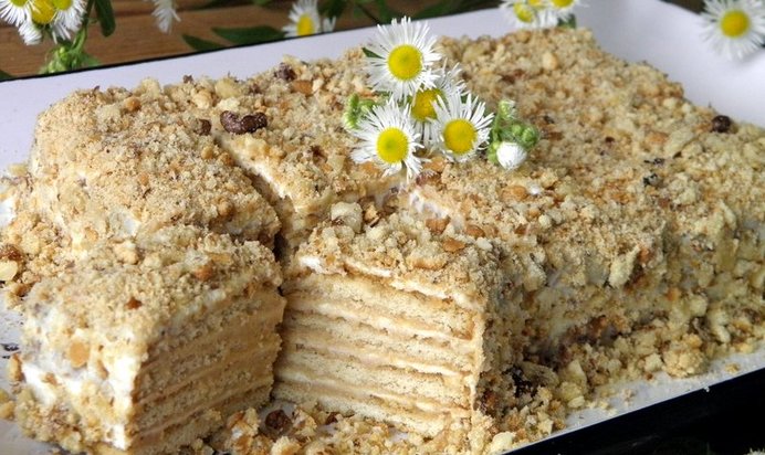 Торт из печенья без выпечки со сметаной