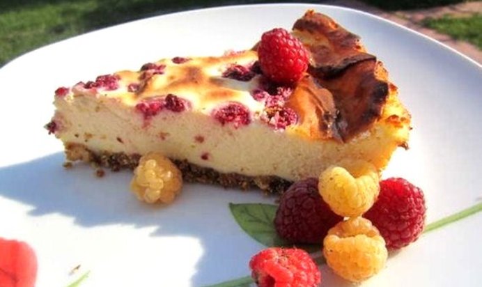 Творожно-ягодная запеканка