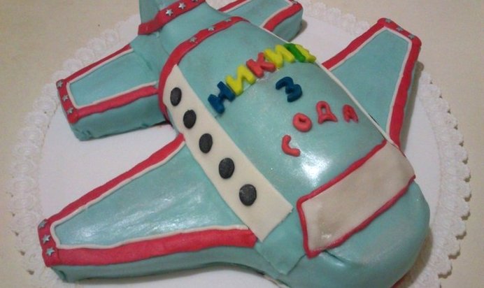 Торт в виде самолета
