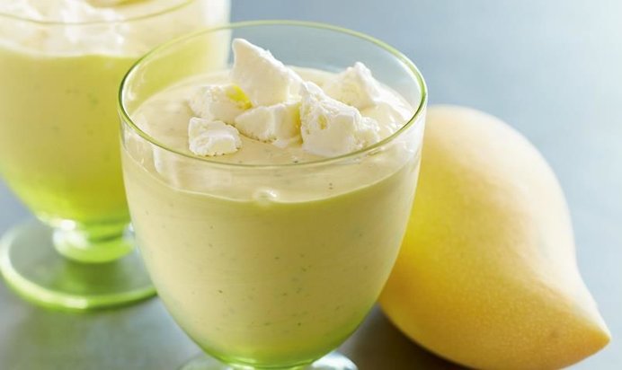 Коктейль с манго и мороженым