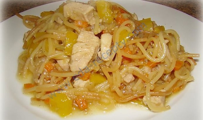 Овощное рагу с мясом и вермишелью