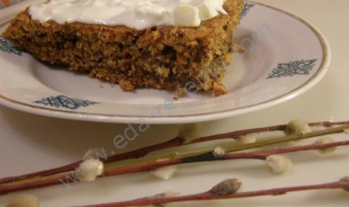 Морковный торт с грецкими орехами