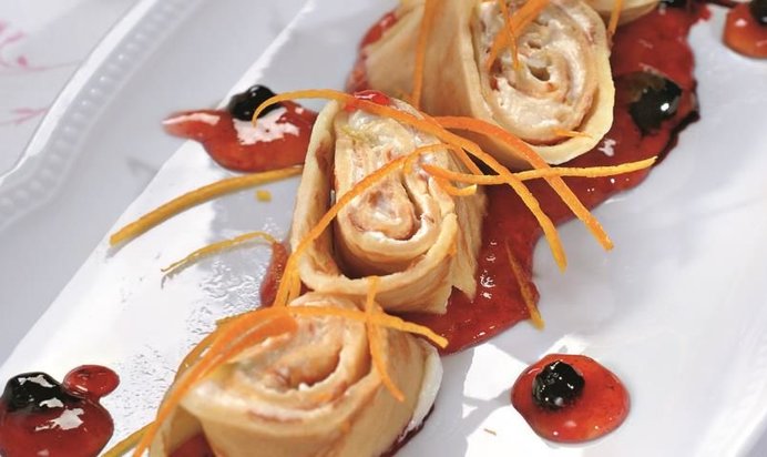 Блинчики с абрикосовым соусом