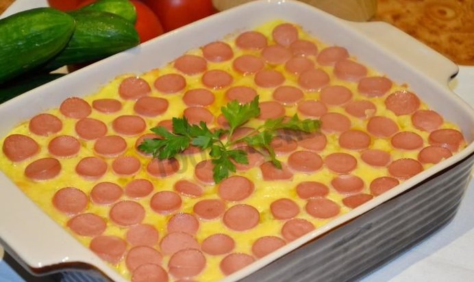 Картофельная запеканка с сосисками и сыром