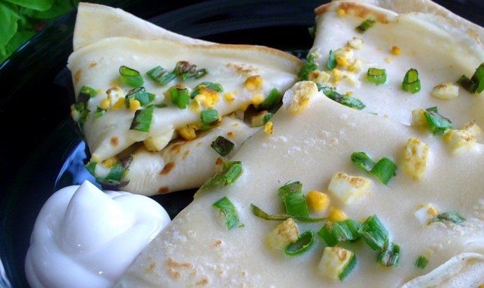 Блинчики с яйцом и луком