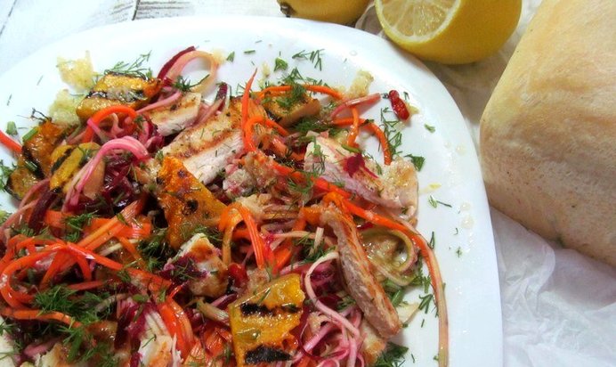 Куриная грудка на зимнем салате