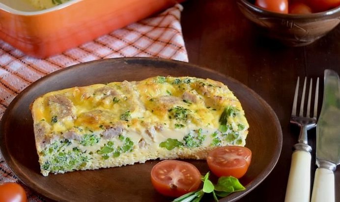 Запеканка с брокколи и отварным мясом