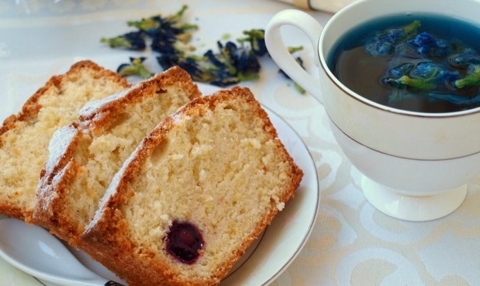 Кекс на белках с вишней