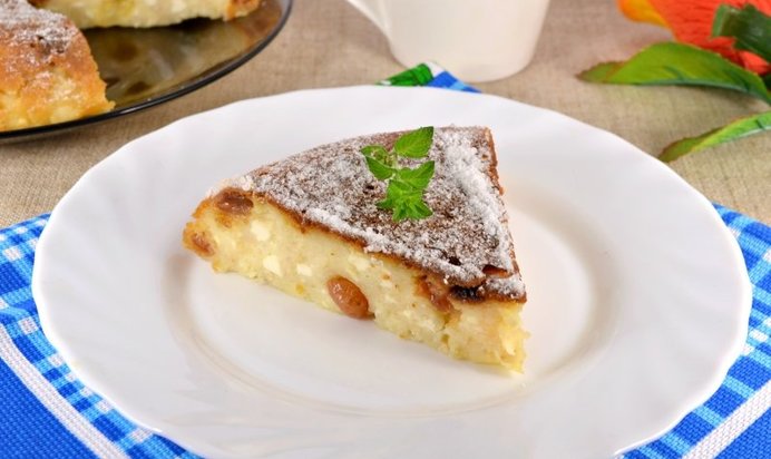 Творожная запеканка с изюмом в мультиварке