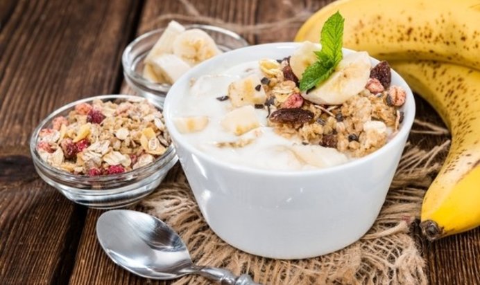 Банановый йогурт с мюсли