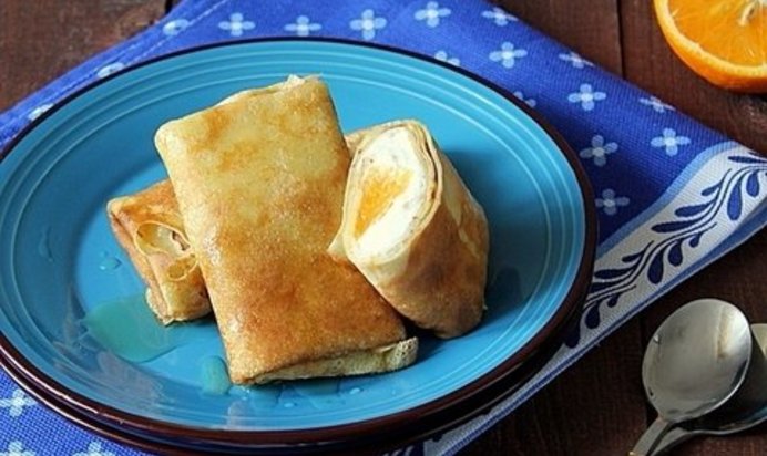 Апельсиновые блинчики с творогом