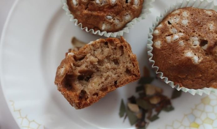Ржаные маффины с яблоком, кешью и кориандром