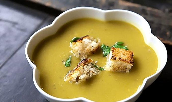 Гороховый суп на курином бульоне