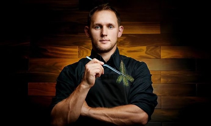 Блины на миндальной муке с кокосовым молоком и малиной от Михаила Симагина