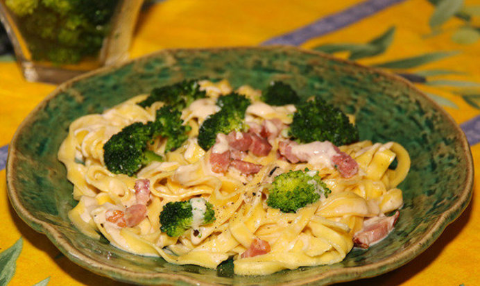 Паста карбонара с брокколи