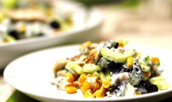 Салат с кукурузой и курицей