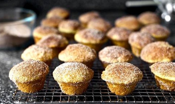 Мини-кексы с корицей и коричневым маслом