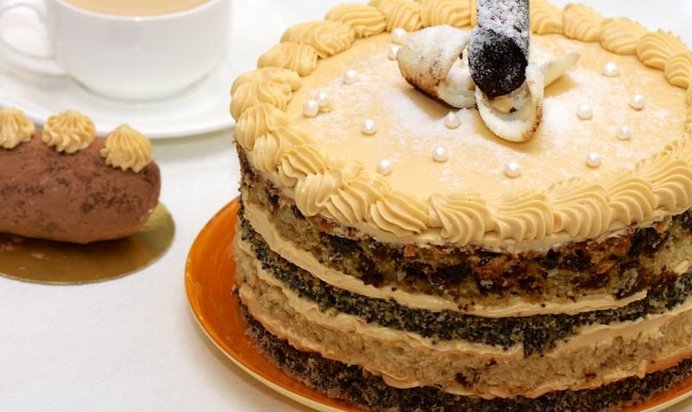 Торт с маком и черносливом