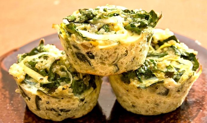 Маффины из киноа со шпинатом