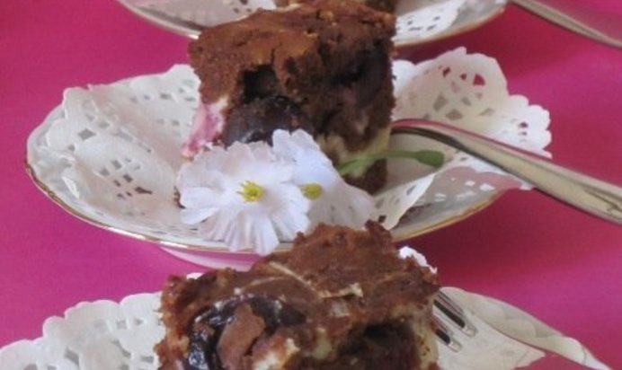 Брауни с творогом и вишней