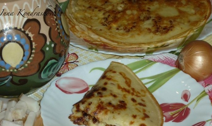 Блины на кефире с луком и шкварками