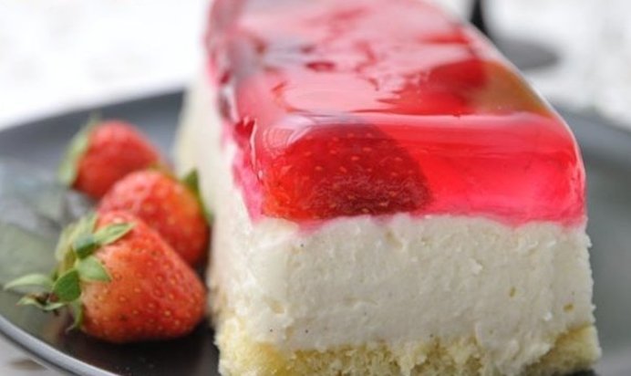 Бисквитный торт с желе