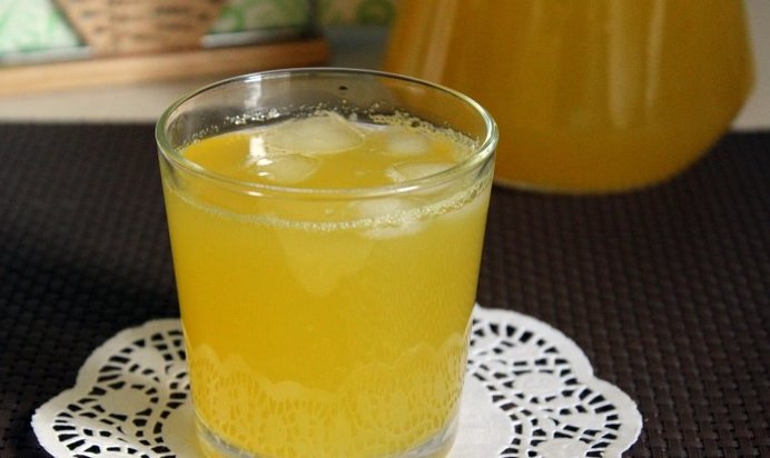 Апельсиновый напиток с зеленым чаем