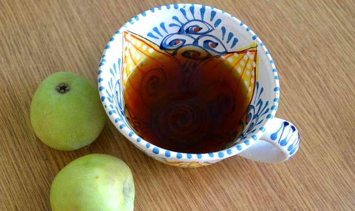 Чай с яблоком и корицей