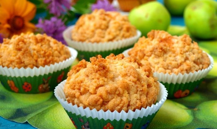 Яблочные кексы со штрейзелем