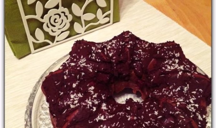 Шоколадный кекс с вишней и орехами