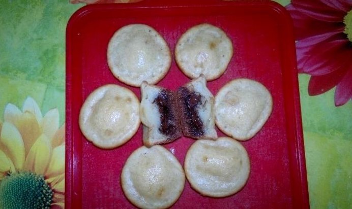 Двухцветные кексы с шоколадной начинкой