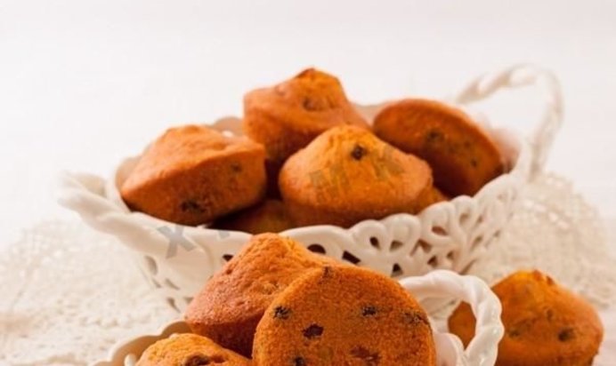 Маффины с изюмом и цукатами