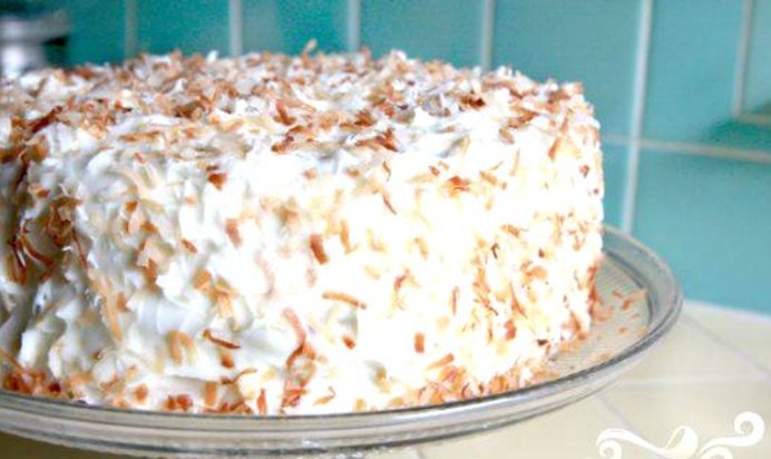 Кокосовый торт со сливочной начинкой