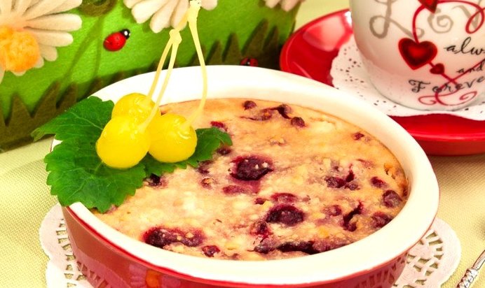 Творожная запеканка с ягодами (без муки)
