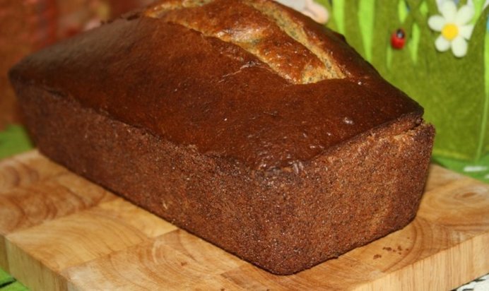 Кекс на кефире с маком, шафраном и цукатами