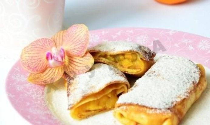 Блины с яблоками и корицей