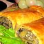 Рулет из слоеного теста с курицей и грибами
